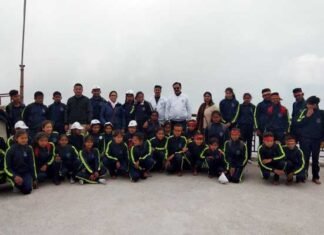 स्टूडेंट्स पुलिस कैडेट (SPC) दल माँ चन्द्रबदनी मन्दिर परिसर में स्वच्छता कार्यक्रम spc-cadets