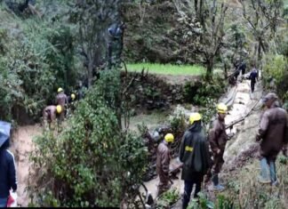 उत्तराखंड: अचानक आई तेज बारिश से गदेरे में बही महिला, खोजबीन जारी उत्तराखंड: अचानक आई तेज बारिश से गदेरे में बही महिला, खोजबीन जारी
