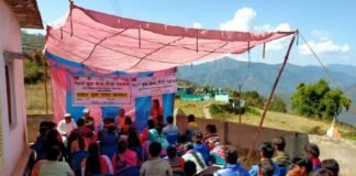एकेश्वर ब्लॉक के मंडोली में नेहरू युवा केन्द्र पौड़ी ने लगायी युवा संसद Youth Parliament in Mandoli of Ekeshwar block