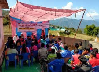 एकेश्वर ब्लॉक के मंडोली में नेहरू युवा केन्द्र पौड़ी ने लगायी युवा संसद Youth Parliament in Mandoli of Ekeshwar block