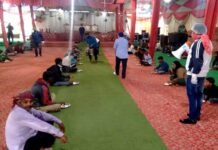 श्रीनगर: अदिति वेडिंग प्वाइंट में 500 असहाय लोगों को कराया भोजन, लॉकडाउन की वजह से कोई नहीं रहेगा भूखा: डॉ. रावत aditi-wedding-point-srinagar