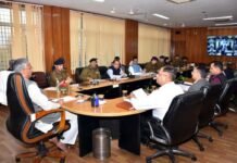 उत्तराखंड सरकार का एक और बड़ा फैसला: कल सिर्फ 3 घंटे के लिए खुलेंगी आवश्यक वस्तुओं की दुकानें cm-trivendra-video-conferencing