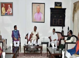 कोरोना को हराने के लिए हर तरह की सावधानी बरती जा रही है: मुख्यमंत्री त्रिवेन्द्र corona-meeting-cm-trivendra
