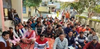 श्रीनगर: दूसरे दिन भी कर्मचारियों का कार्य बहिष्कार, दफ्तरों में पसरा रहा सन्नाटा employ-association-strike