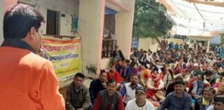 श्रीनगर : प्रमोशन में आरक्षण के खिलाफ 16वें दिन भी जारी रही हड़ताल, भाजपा मण्डल अध्यक्ष का मिला समर्थन employees-strike