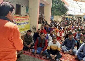 श्रीनगर : प्रमोशन में आरक्षण के खिलाफ 16वें दिन भी जारी रही हड़ताल, भाजपा मण्डल अध्यक्ष का मिला समर्थन employees-strike