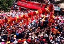 देहरादून के ऐतिहासिक झंडा मेले में ध्वजारोहण के दौरान टूटा 105 फीट ऊँचा ध्वज, हादसे में कई घायल jhanda-mela-dehradun