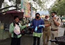 कोरोना वायरस के संक्रमण से बचने के मोहन काला फाउंडेशन की महत्वपूर्ण पहल, श्रीनगर विधानसभा में वितरित कर रहे हैं मास्क korona-mask