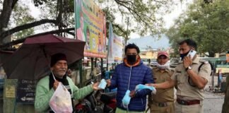 कोरोना वायरस के संक्रमण से बचने के मोहन काला फाउंडेशन की महत्वपूर्ण पहल, श्रीनगर विधानसभा में वितरित कर रहे हैं मास्क korona-mask