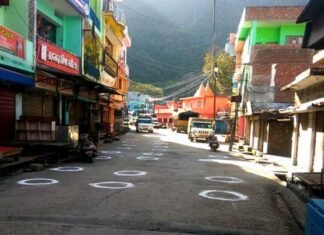 सतपुली में नगर पंचायत द्वारा सोशल डिस्टेंस की व्यवस्था sicial-distance-in-satpuli