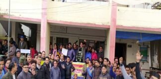 श्रीनगर: जनरल ओबीसी कर्मचारियों की हड़ताल 12वें दिन भी रही जारी strike