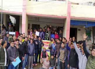 श्रीनगर: जनरल ओबीसी कर्मचारियों की हड़ताल 12वें दिन भी रही जारी strike