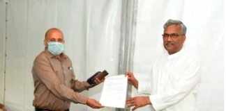उत्तराखण्ड पीसीएस एसोसिएशन के सदस्यों ने अपने 15 दिन के वेतन की राशि मुख्यमंत्री राहत कोष में दी Uttarakhand PCS Association donated
