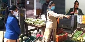 पौड़ी में लॉकडाउन के दौरान मानवता का धर्म निभा रहा है सब्जी विक्रेता मोहम्मद अशफाक Vegetable-seller
