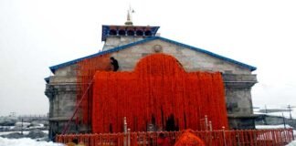 10 क्विंटल फूलों से सजाया गया है केदारनाथ धाम, कल प्रात: खुलेंगे मंदिर के कपाट baba-kedarnath