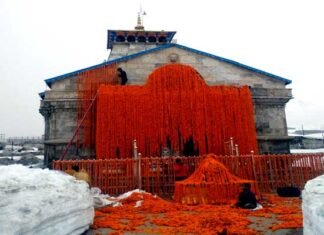 10 क्विंटल फूलों से सजाया गया है केदारनाथ धाम, कल प्रात: खुलेंगे मंदिर के कपाट baba-kedarnath