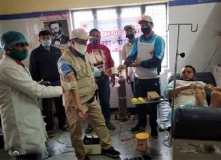 पौड़ी में आयोजित रक्तदान शिविर में युवाओं ने बढ़ चढ़ कर लिया भाग blood-donation-camp