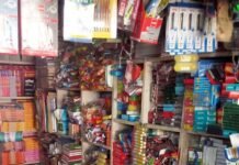 उत्तराखंड में आज से जरूरी सामान के साथ खुल गई हैं किताबों की दुकानें book-seller-in-uttarakhand