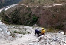 पौड़ी गढ़वाल: खाई में गिरी कार, दर्दनाक हादसे में पूर्व प्रधान सहित तीन की मौत car-fell-near-satpuli