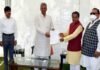 उत्तराखंड: राज्य सहकारी एवं जिला सहकारी बैंकों द्वारा 1 करोड़ 21 लाख रुपए का चेक मुख्यमंत्री राहत कोष को दिया cm-relief-fund