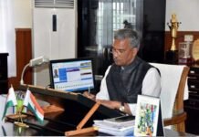 मुख्यमंत्री ने अधिकारियों के साथ प्रदेश में कोरोना वायरस से निपटने के लिए किए जा रहे कार्यों की समीक्षा की C M reviewed the work being done to tackle the corona virus in the state