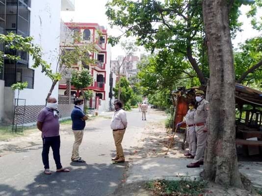 कोरोना संक्रमण: डोर-टू-डोर सर्विलेंस टीम को शहरी क्षेत्र के पढ़े लिखे लोगों का भी नहीं मिल रहा सहयोग door-to-door-survey corona