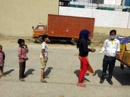 लॉकडाउन के दौरान जरूरतमंदों की मदद के लिए आगे आया इंडिया एक्सपो मार्ट food-distribution