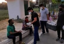 लॉकडाउन में जरूरतमंद लोगों की मदद के लिये बढ़ रहे हैं हाथ food-distribution