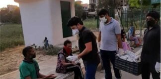 लॉकडाउन में जरूरतमंद लोगों की मदद के लिये बढ़ रहे हैं हाथ food-distribution