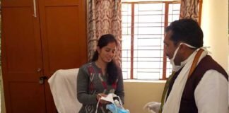 कवीन्द्र ने बांटे महिलाओं द्वारा बने मास्क kavindra-istwal