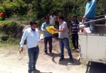 सतपुली: लॉकडाउन में 172 जरूरतमंद लोगों के घर तक पहुंचाई राशन rashan-during-lockdown