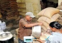 उत्तराखंड: राशन कार्ड धारकों को 3 महीने तक मिलेगा 7.5 किलो अतिरिक्त खाद्यान्न rashan-ki-sarkari-dukan