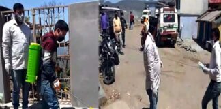 जिला पंचायत सदस्य संजय डबराल ने किया मास्क एवं सैनिटाइजर वितरण sanjay-dabral