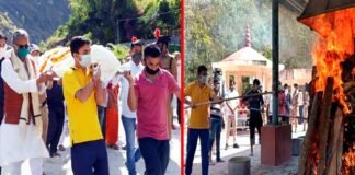 पंच तत्व में विलीन हुए सीएम योगी के पिता, अंतिम संस्कार में शामिल होने फूलचट्टी पहुंचे सीएम त्रिवेन्द्र रावत yogi's-farther-funeral