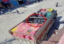 सतपुली में सब्जी के ट्रक में छुप कर जा रहे 18 लोगो को पकड़ा, सभी को क्वारेंटाइन सेन्टर भेजा 18 people caught hiding in vegetable truck in Satpuli