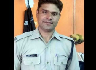 उत्तराखंड: कोरोना वारियर कांस्टेबल संजय गुर्जर के परिजनों को 10 लाख रुपये देने की घोषणा Corona Warrior Constable Sanjay Gurjar's family given Rs 10 lakh