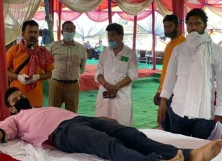 श्रीनगर गढ़वाल : कोरोना संकट के बीच युवाओं ने किया स्वैच्छिक रक्तदान Youth donated voluntary blood amid Corona crisis