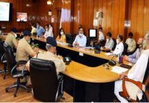 होम क्वारंटाइन का उल्लंघन करने वालों पर हो सख्त कार्रवाई: मुख्यमंत्री cm-trivendra-corona-meeting