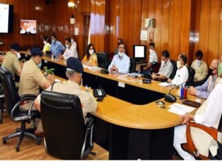 होम क्वारंटाइन का उल्लंघन करने वालों पर हो सख्त कार्रवाई: मुख्यमंत्री cm-trivendra-corona-meeting