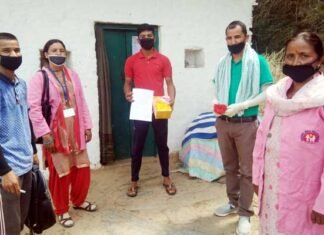 क्वारंटाइन पूर्ण करने वाले प्रवासियों का फूल व गिफ्ट से स्वागत corona