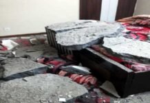 ग्रेटर नोएडा : हाउसिंग सोसायटी के फ्लैट की छत का प्लास्टर गिरने से बच्चा घायल flat-ki-chhat-se-gira-plast