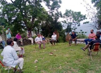 कल्जीखाल : कोरोना संकट में बाहर से आने वाले प्रवासियों को क्वारेंटाइन करने हेतु अहम बैठक gadkot-thair