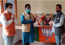 मोदी सरकार 2.0 का एक साल पूरा होने पर भाजपा चमोली जिलाध्यक्ष रघुवीर सिंह बिष्ट ने सरकार की जन कल्याणकारी नीतियों को जनजन तक पहुँचाने का लिया संकल्प। modi-govt.2.0