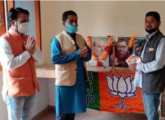 मोदी सरकार 2.0 का एक साल पूरा होने पर भाजपा चमोली जिलाध्यक्ष रघुवीर सिंह बिष्ट ने सरकार की जन कल्याणकारी नीतियों को जनजन तक पहुँचाने का लिया संकल्प। modi-govt.2.0