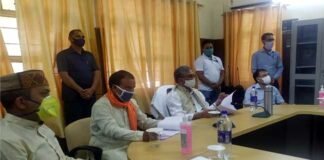 श्रीनगर गढ़वाल : मुख्यमंत्री ने कोविड-19 की तैयारियों को लेकर ली समीक्षा बैठक, क्वारंटाइन का पालन न करने वालों पर सख्त कार्रवाई के दिए निर्देश preparations-for-covid-19