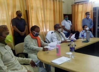 श्रीनगर गढ़वाल : मुख्यमंत्री ने कोविड-19 की तैयारियों को लेकर ली समीक्षा बैठक, क्वारंटाइन का पालन न करने वालों पर सख्त कार्रवाई के दिए निर्देश preparations-for-covid-19