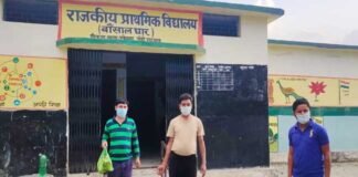 क्वारंटाइन रह रहे युवा लगे हैं स्कूल संवारने में The quarantine youth are engaged in grooming the school
