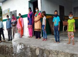 कल्जीखाल ब्लॉक के गांवों में दो दिनों से बिजली गायब, क्वारंटाइन सेंटरों में रह रहे प्रवासियों में सांप-बिच्छुओं व जंगली जानवरों का भय Electricity disappeared in villages of Kaljikhal block for two days