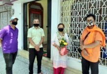 प्राथमिक विद्यालय की प्रधानाध्यापिका कृष्णा थपलियाल को सेवानिवृत्ति पर किया सम्मानित Primary school headmaster awarded on retirement