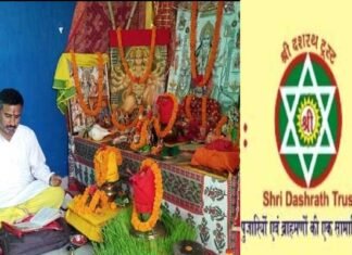 कोरोना काल में मंदिरों में लगे ताले, कर्मकांडी पंडितों का घर का खर्च चलाना हुआ मुश्किल, बोले- हमारी भी सुध ले सरकार temples Locks in corona